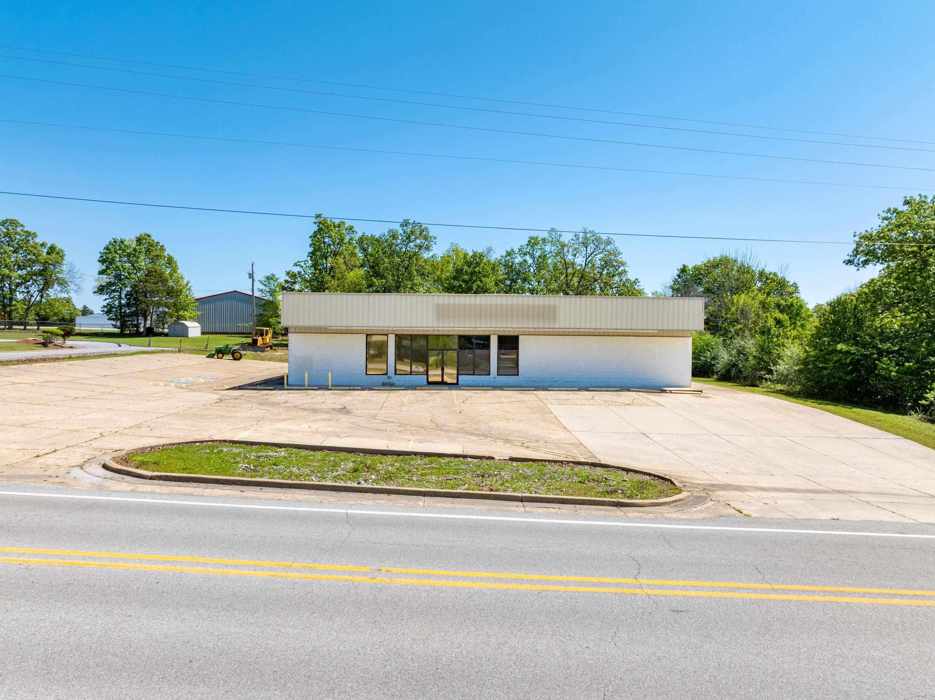 Photo 19 - Commercial / Industrial for sale – 327 S Bend   Horseshoe Bend, AR