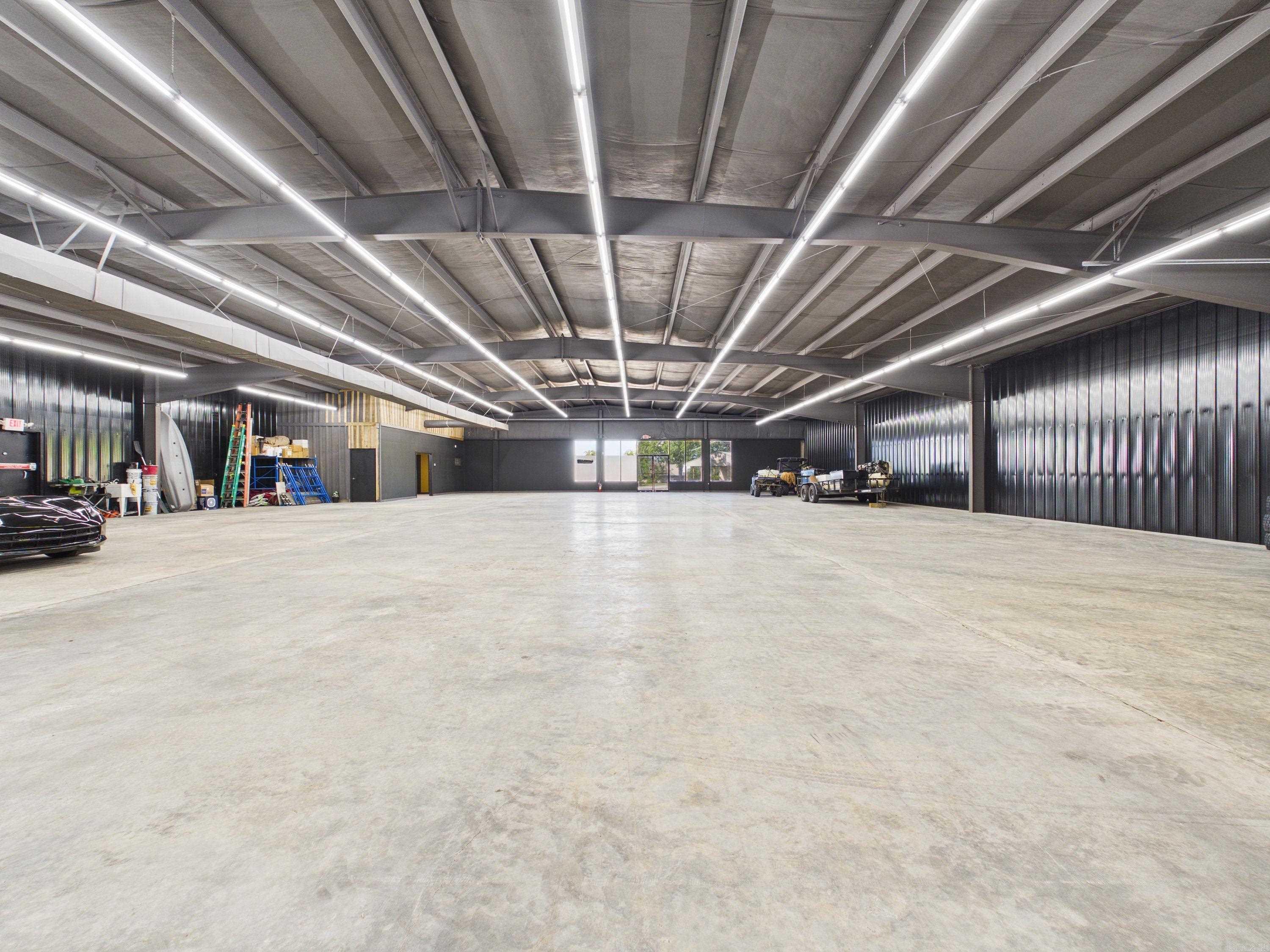 Photo 4 - Commercial / Industrial for sale – 327 S Bend   Horseshoe Bend, AR