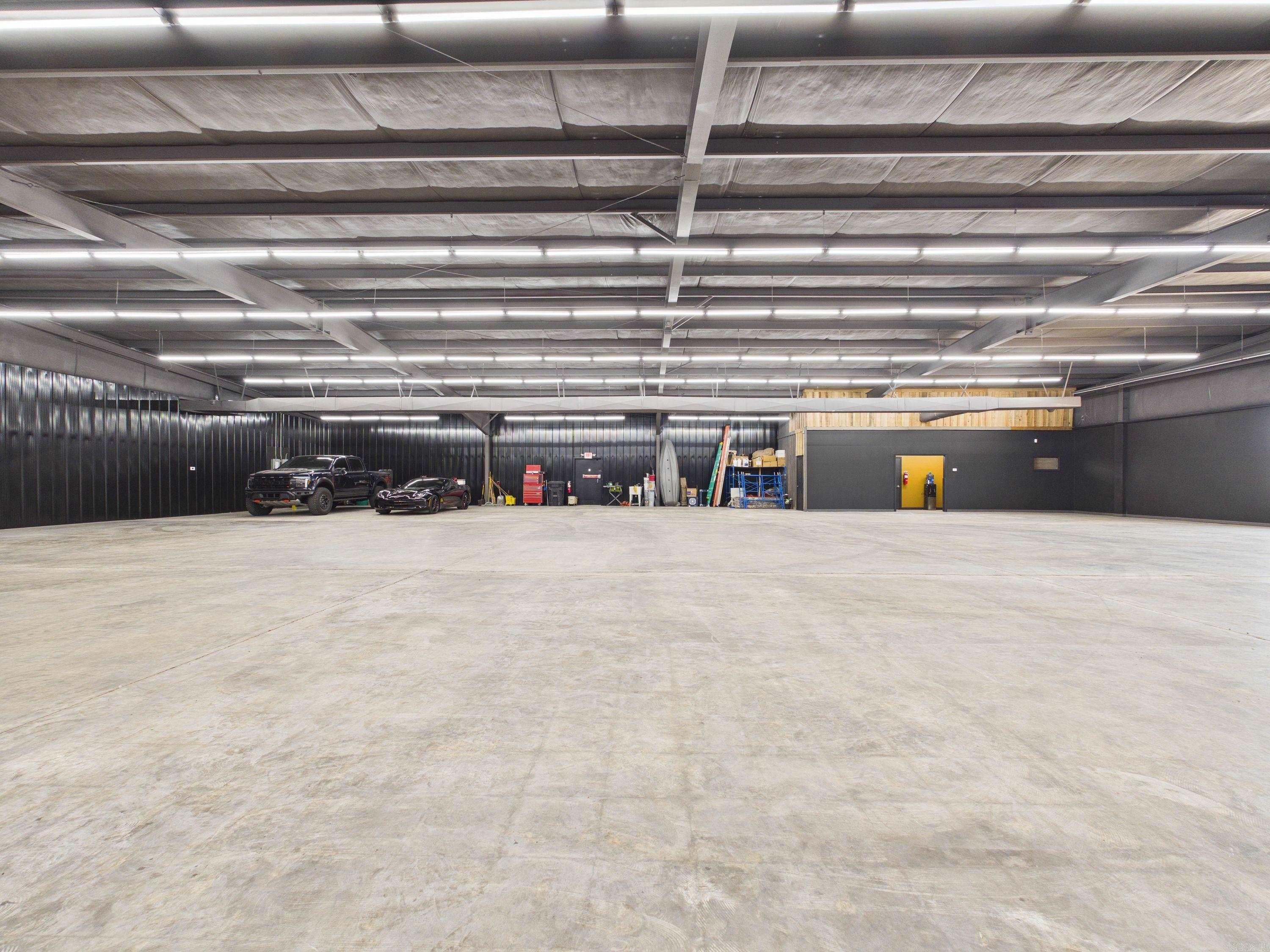 Photo 5 - Commercial / Industrial for sale – 327 S Bend   Horseshoe Bend, AR