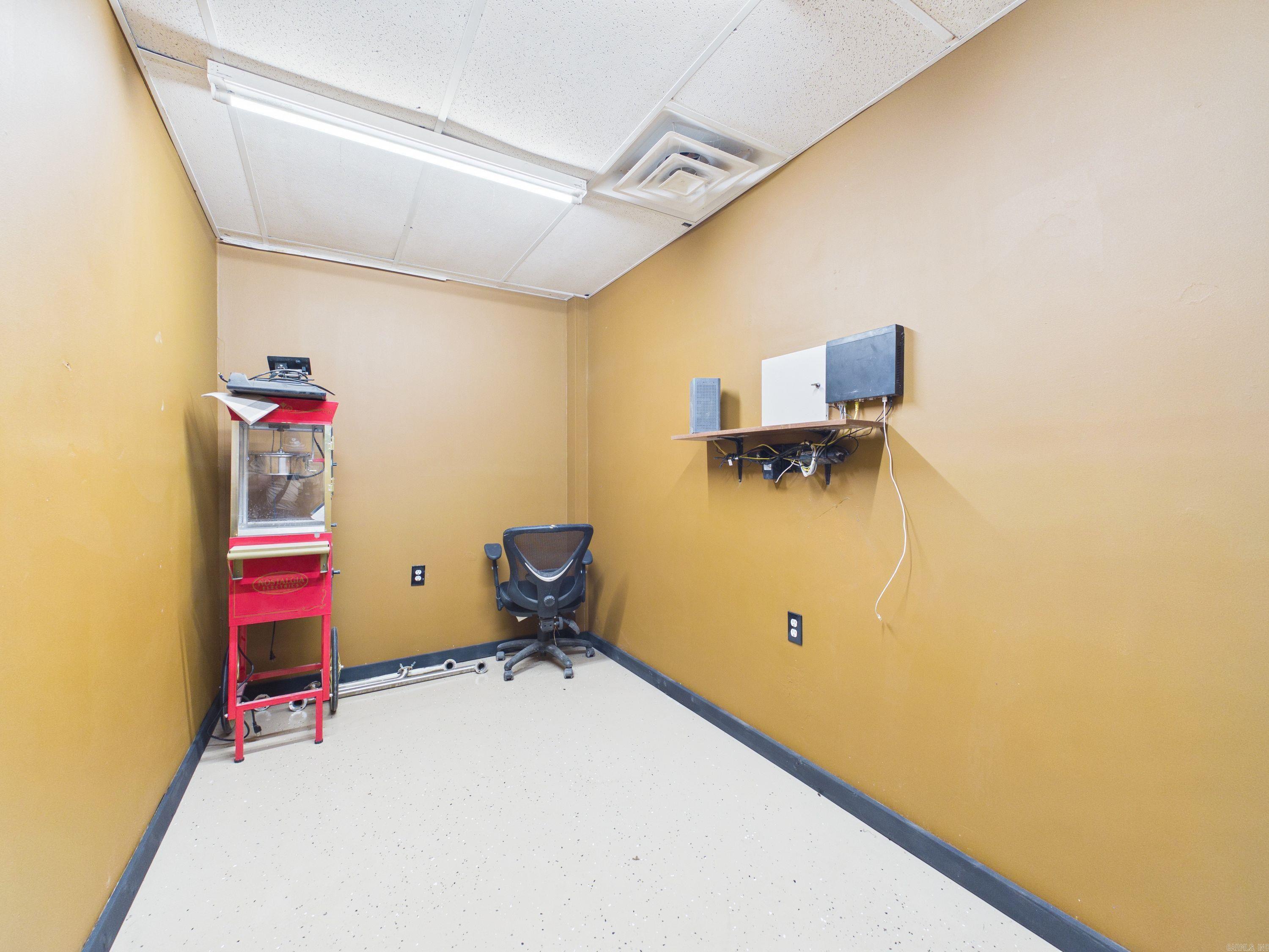 Photo 7 - Commercial / Industrial for sale – 327 S Bend   Horseshoe Bend, AR