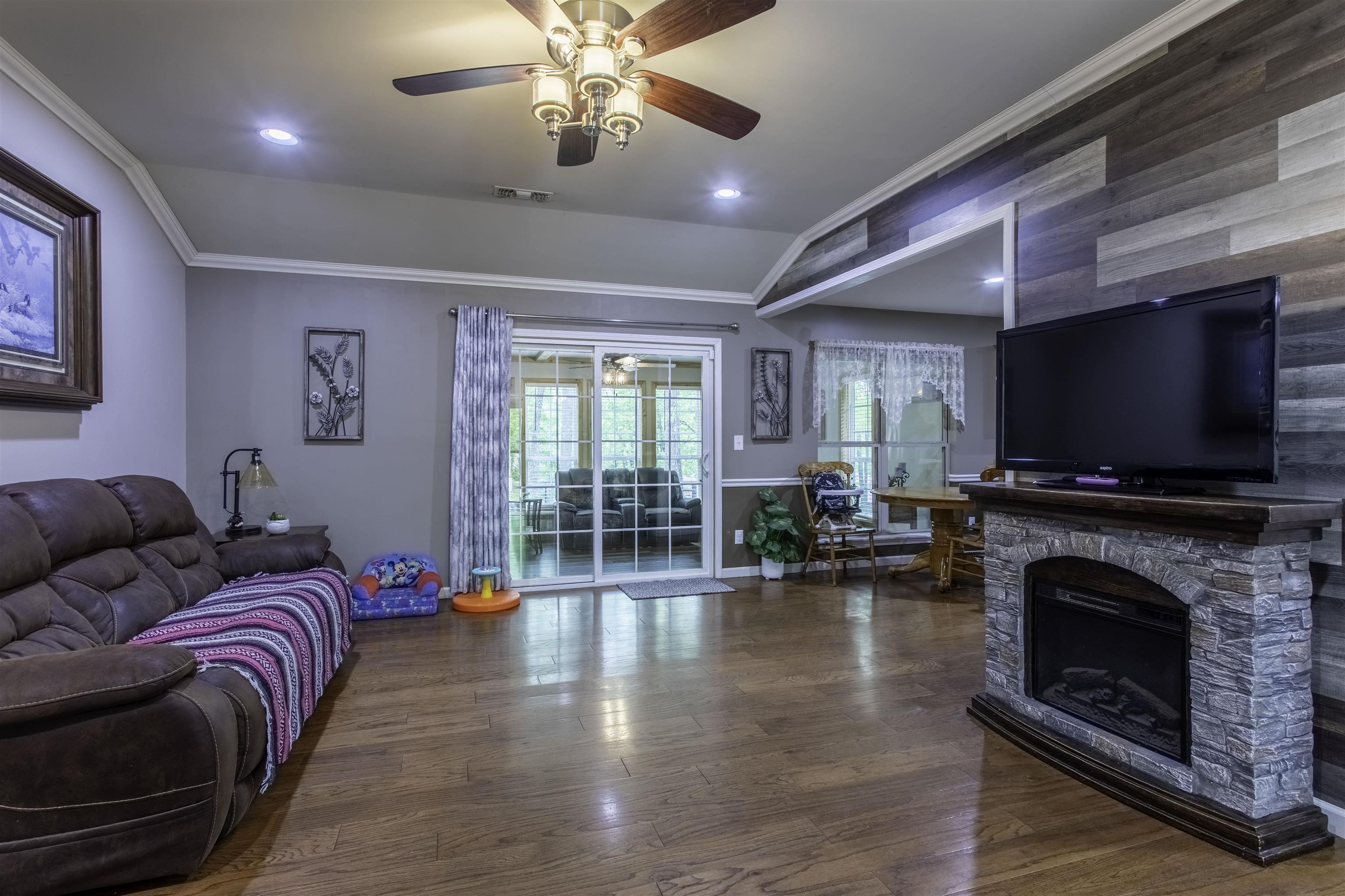 Photo 15 - Residential for sale – 23  Winnebago Cir   Cherokee Village, AR