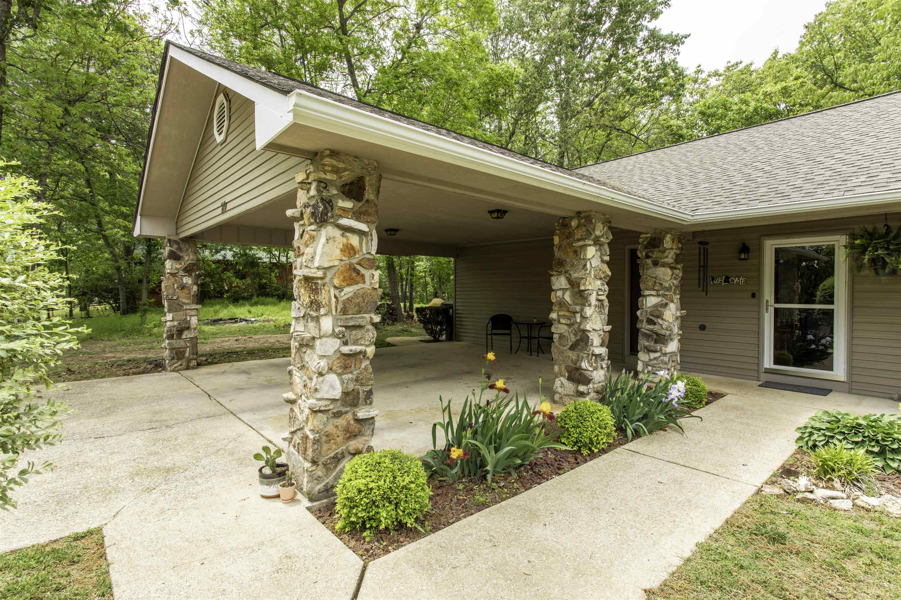 Photo 4 - Residential for sale – 23  Winnebago Cir   Cherokee Village, AR