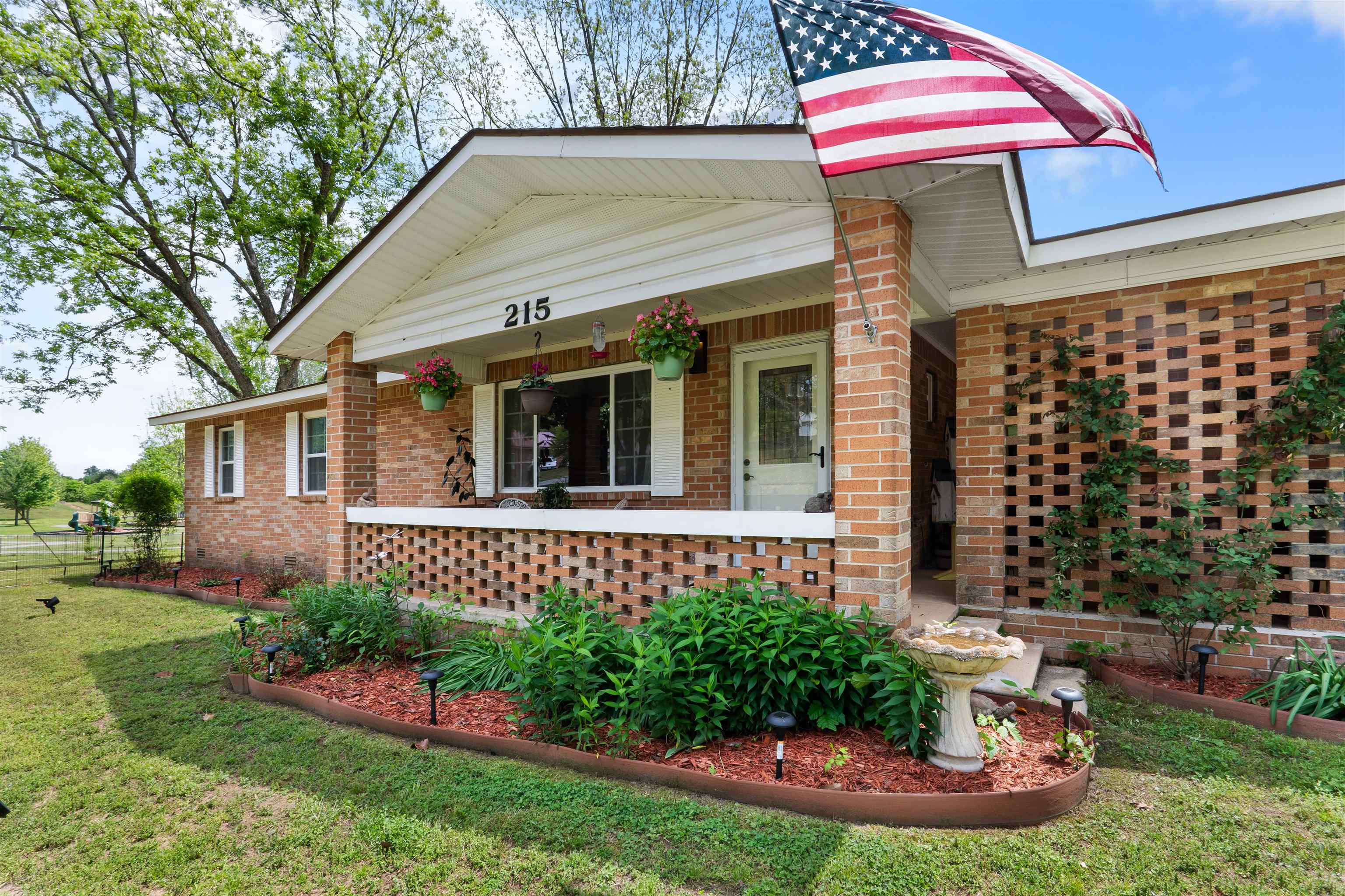 Photo 2 - Residential for sale – 215 W Main Street   Evening Shade, AR