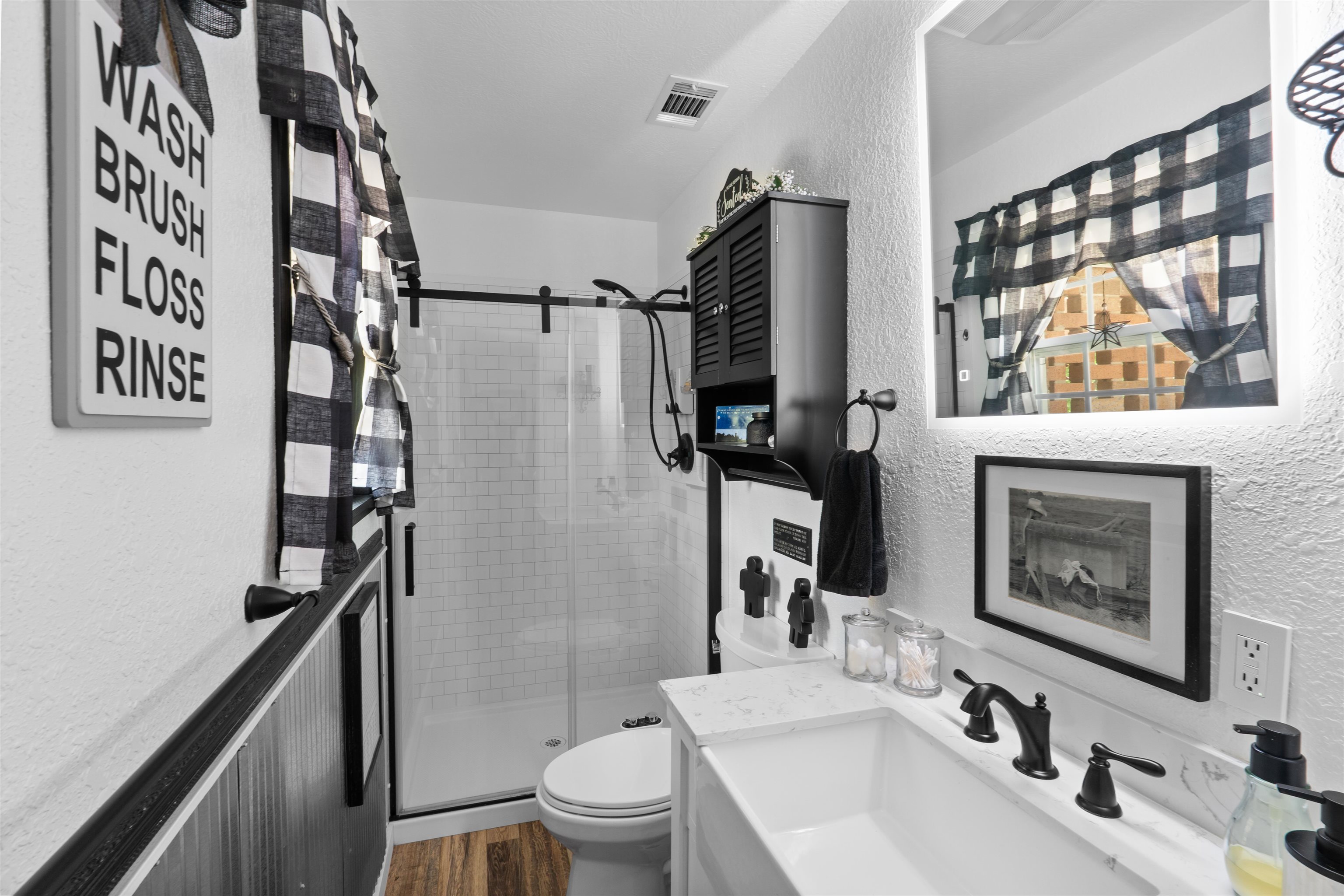 Photo 15 - Residential for sale – 215 W Main Street   Evening Shade, AR