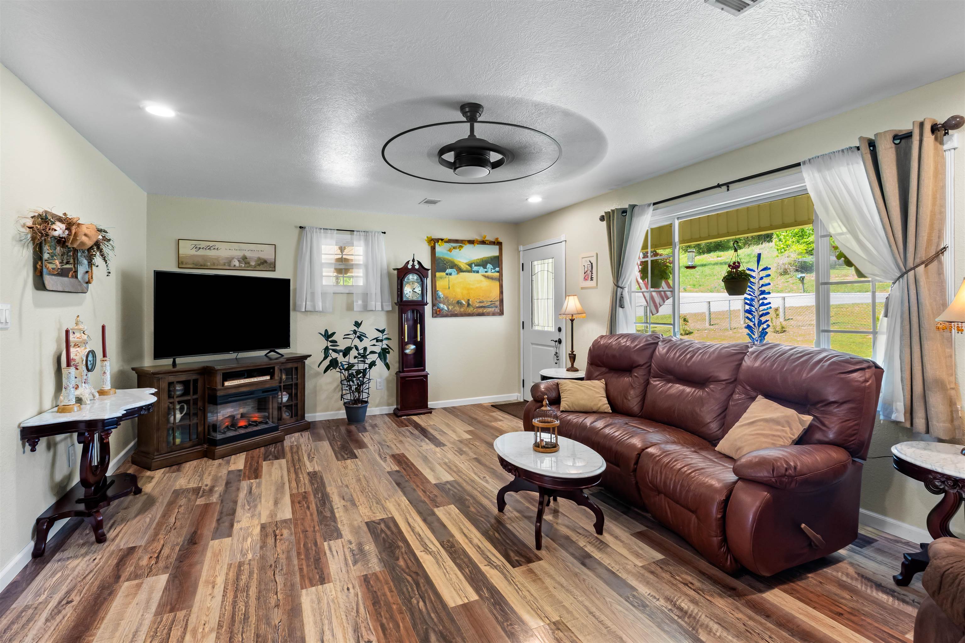 Photo 3 - Residential for sale – 215 W Main Street   Evening Shade, AR