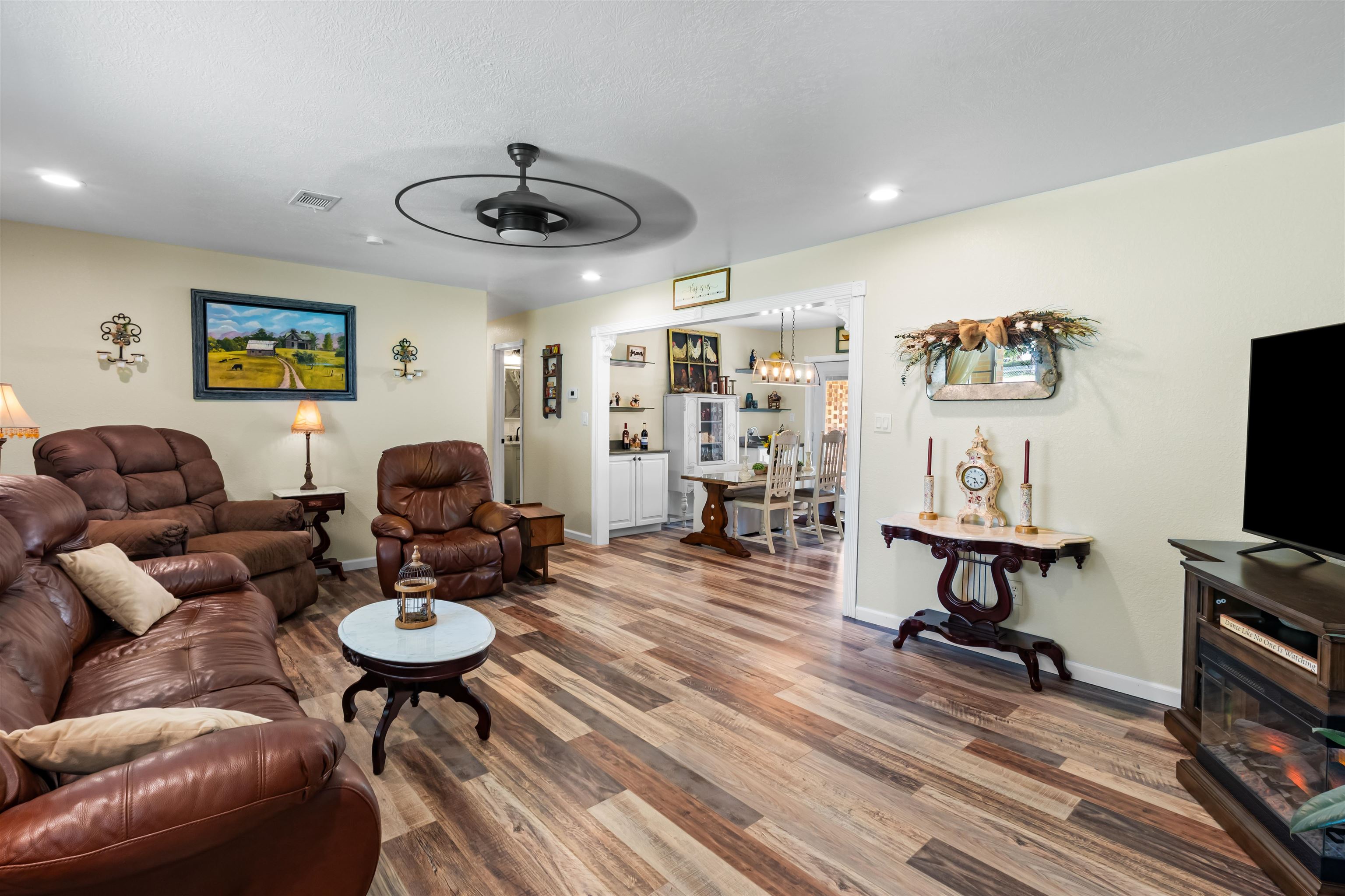 Photo 6 - Residential for sale – 215 W Main Street   Evening Shade, AR