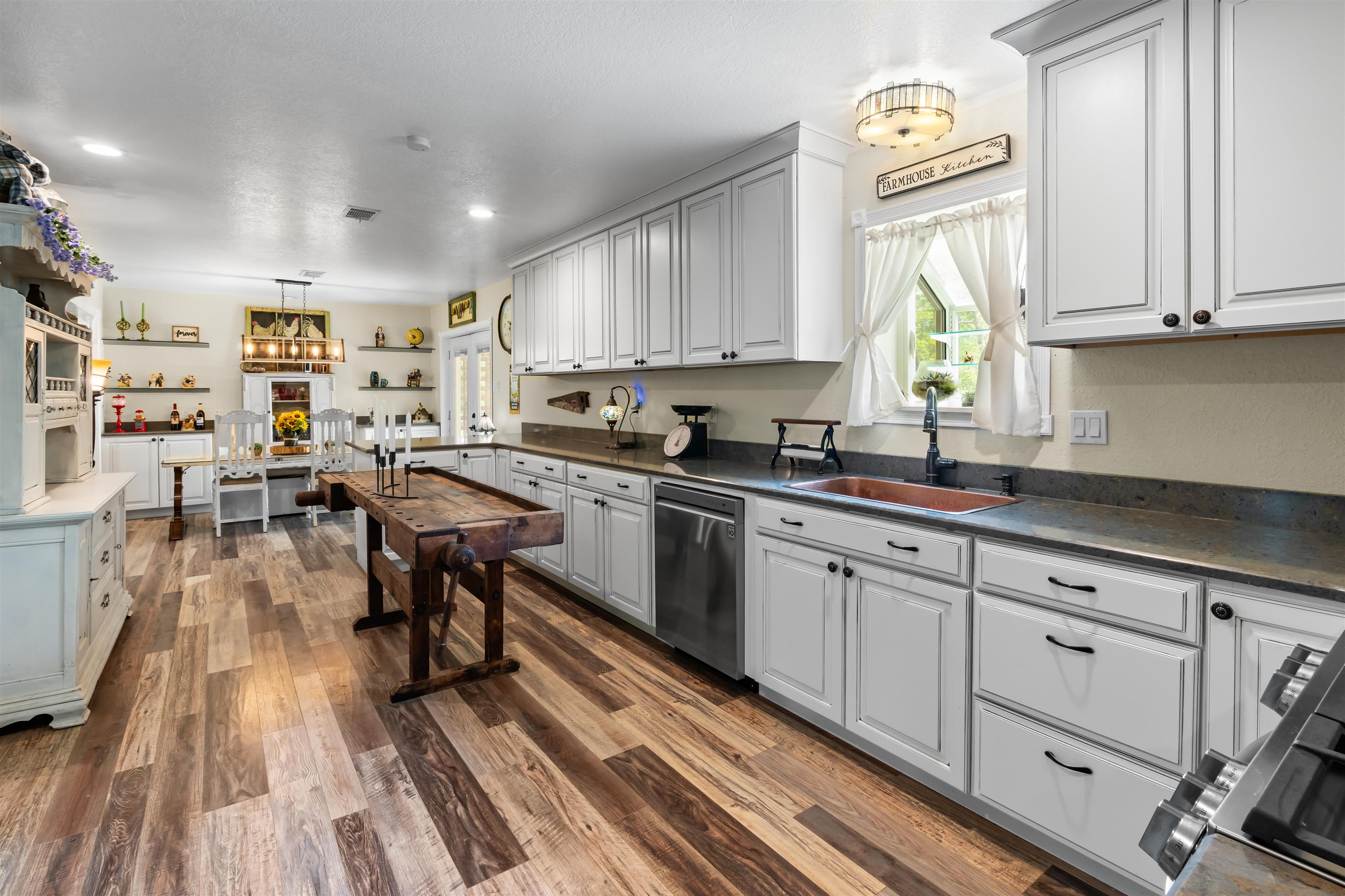 Photo 8 - Residential for sale – 215 W Main Street   Evening Shade, AR