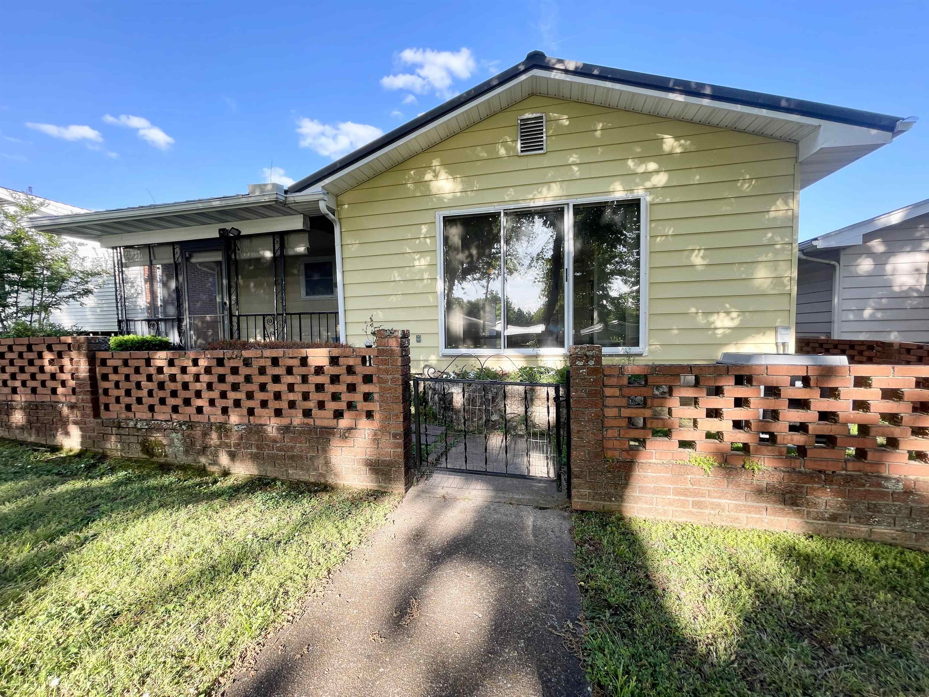 Residential for sale – 207  Parliament   Horseshoe Bend, AR