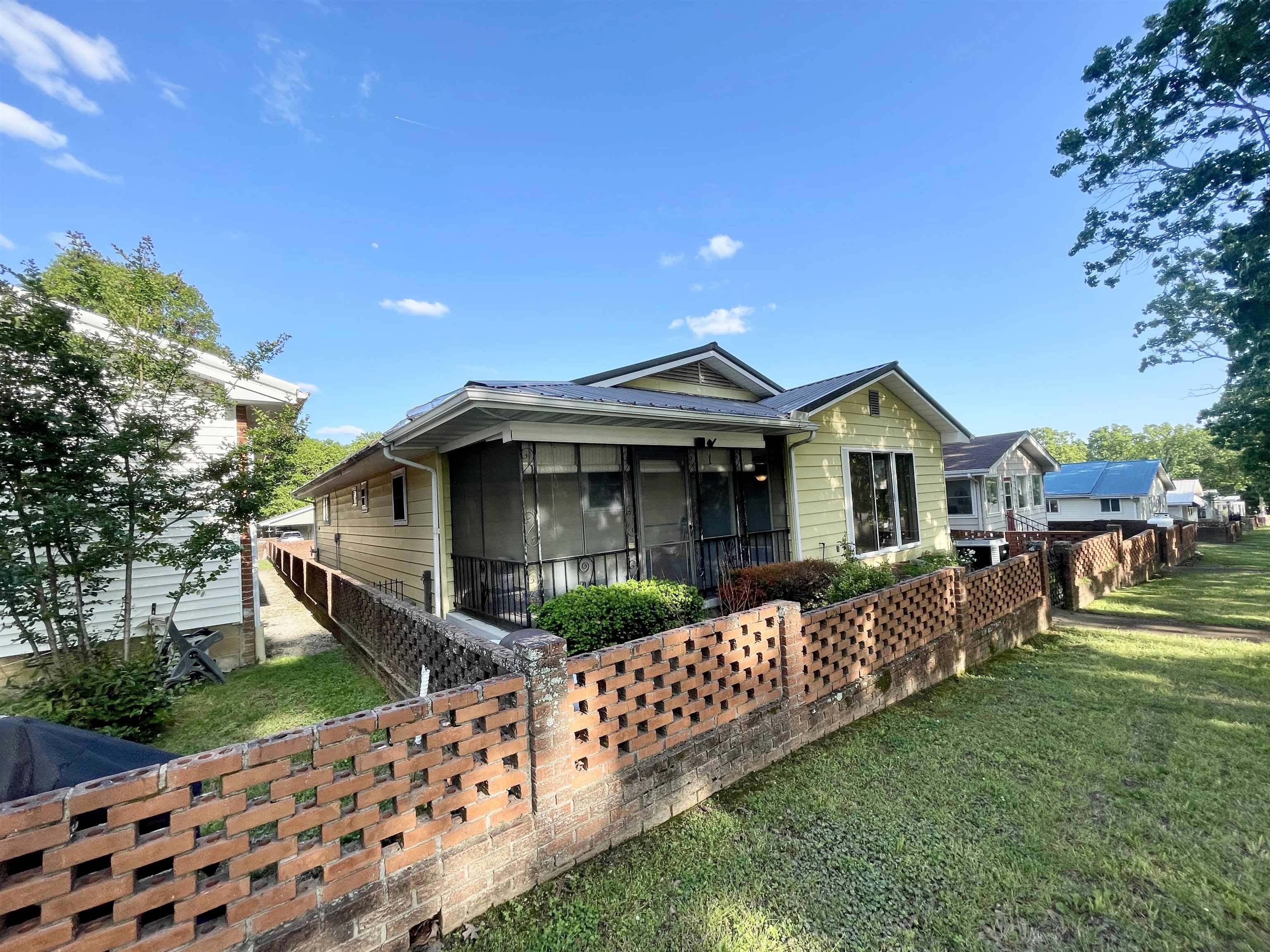 Photo 3 - Residential for sale – 207  Parliament   Horseshoe Bend, AR