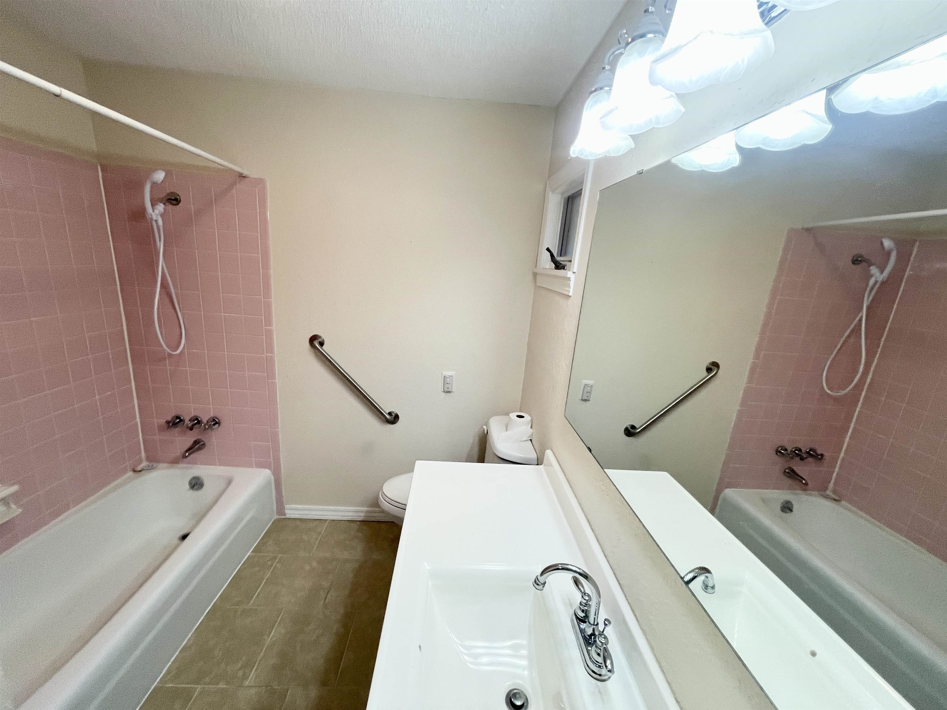 Photo 24 - Residential for sale – 207  Parliament   Horseshoe Bend, AR