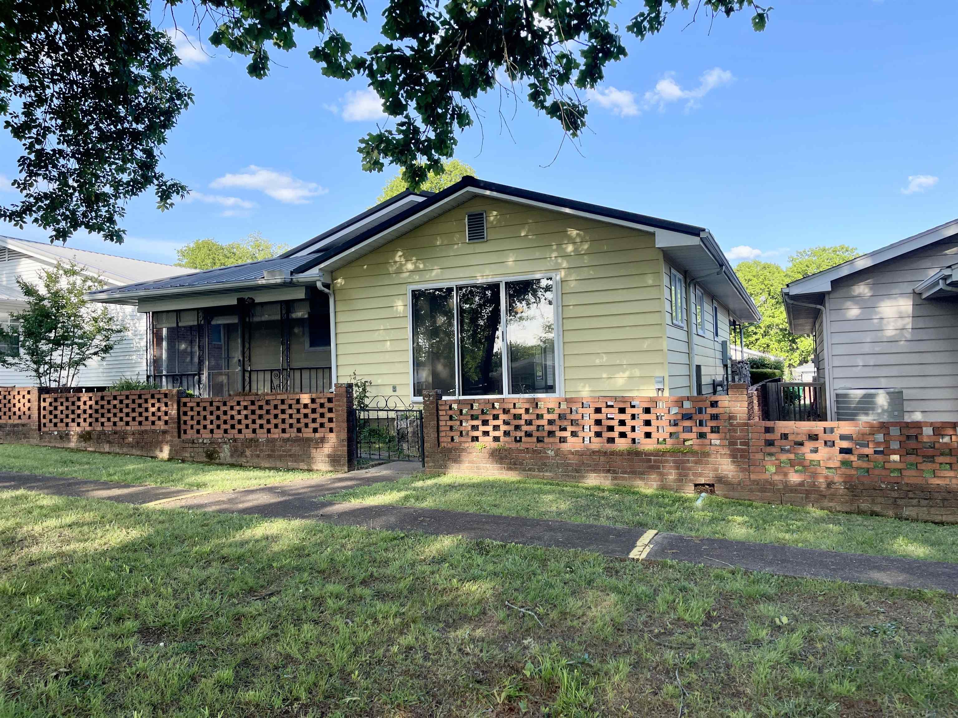 Photo 4 - Residential for sale – 207  Parliament   Horseshoe Bend, AR