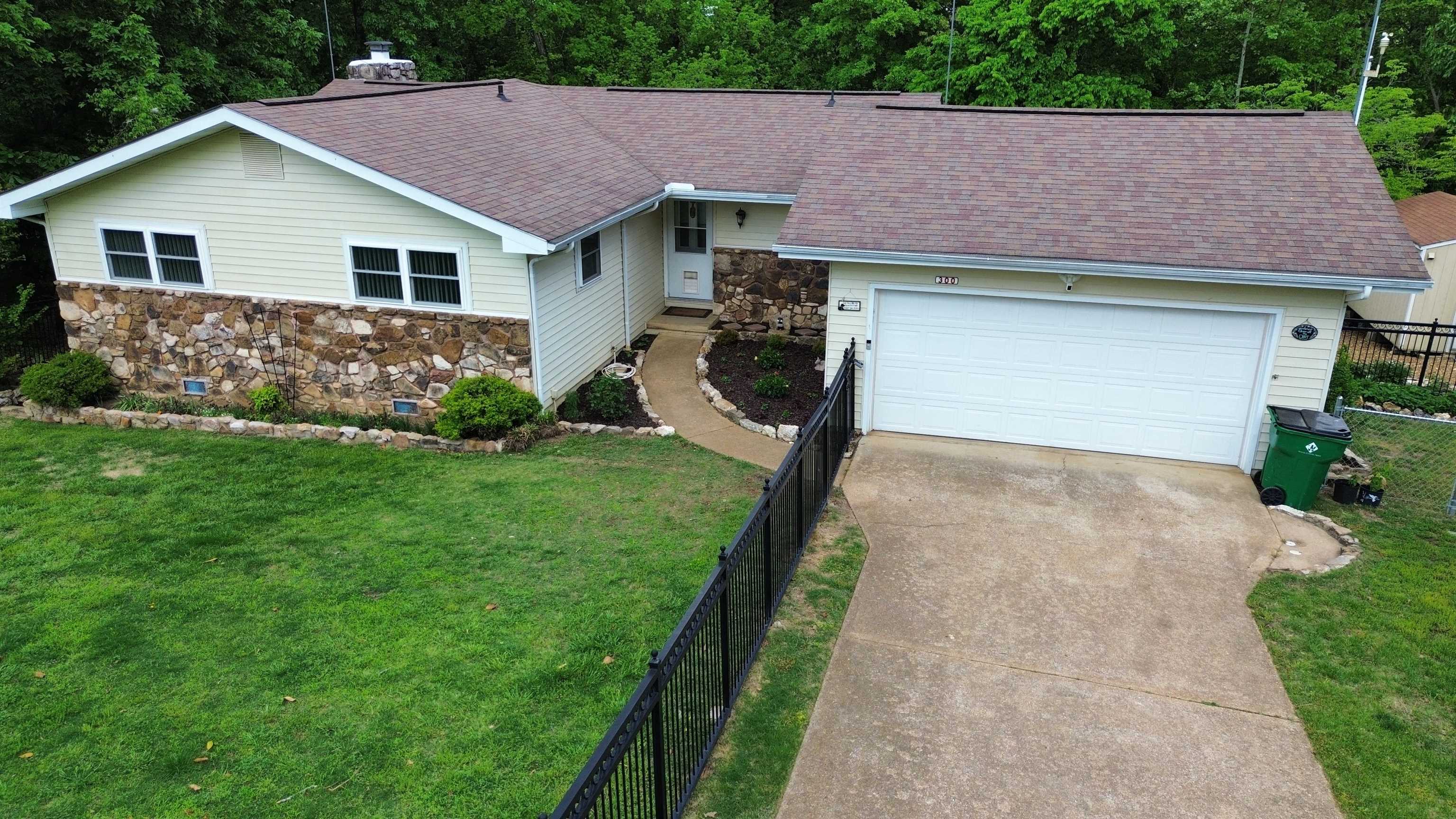 Photo 2 - Residential for sale – 300  Victoria   Horseshoe Bend, AR