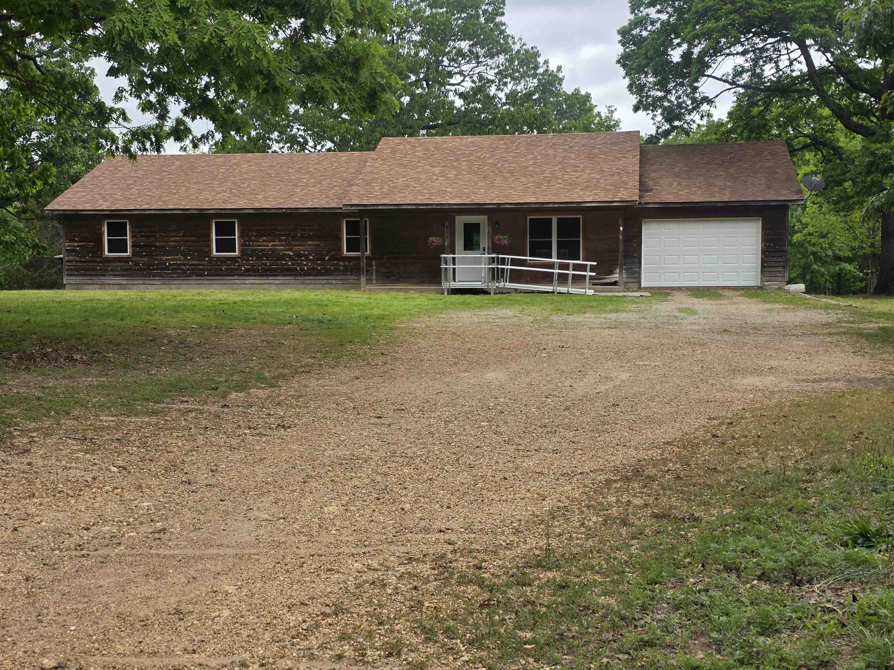 Photo 2 - Residential for sale – 406 E CC   Hardy, AR