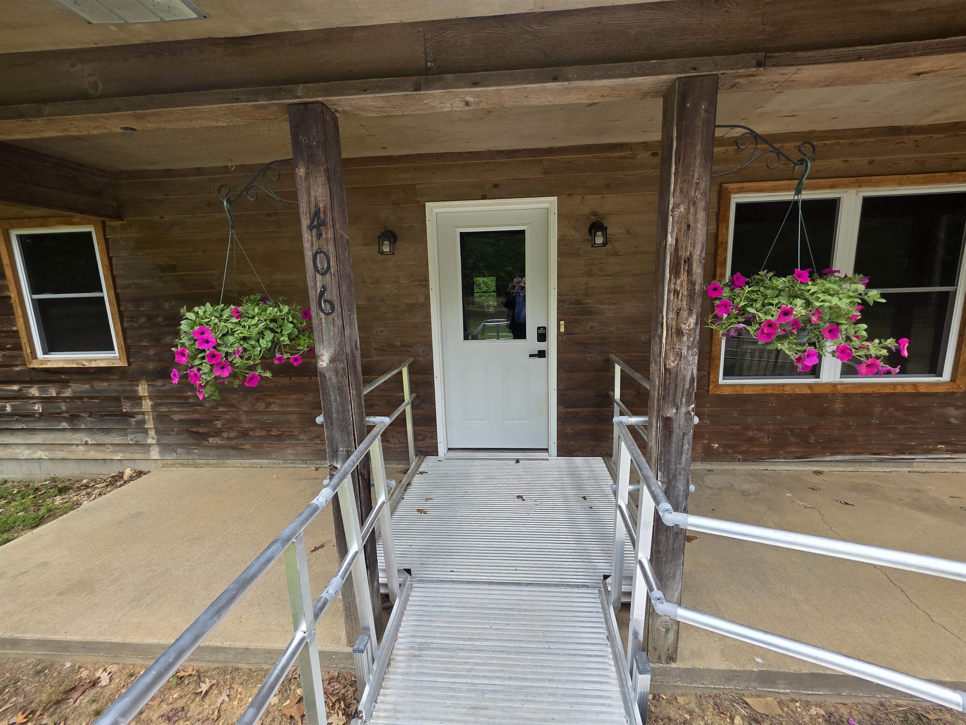 Photo 19 - Residential for sale – 406 E CC   Hardy, AR