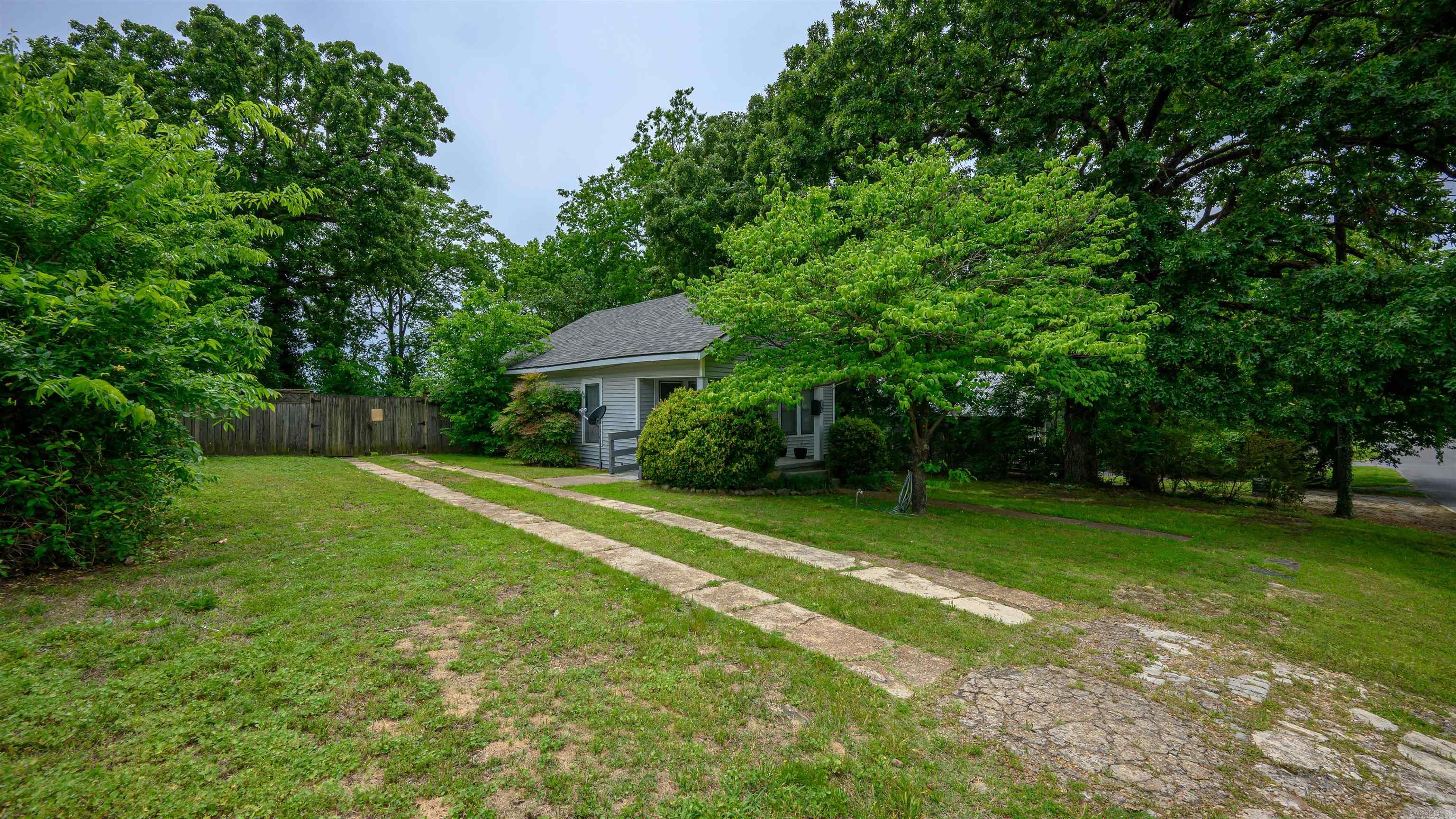 Photo 3 - Residential for sale – 856  Broad   Batesville, AR
