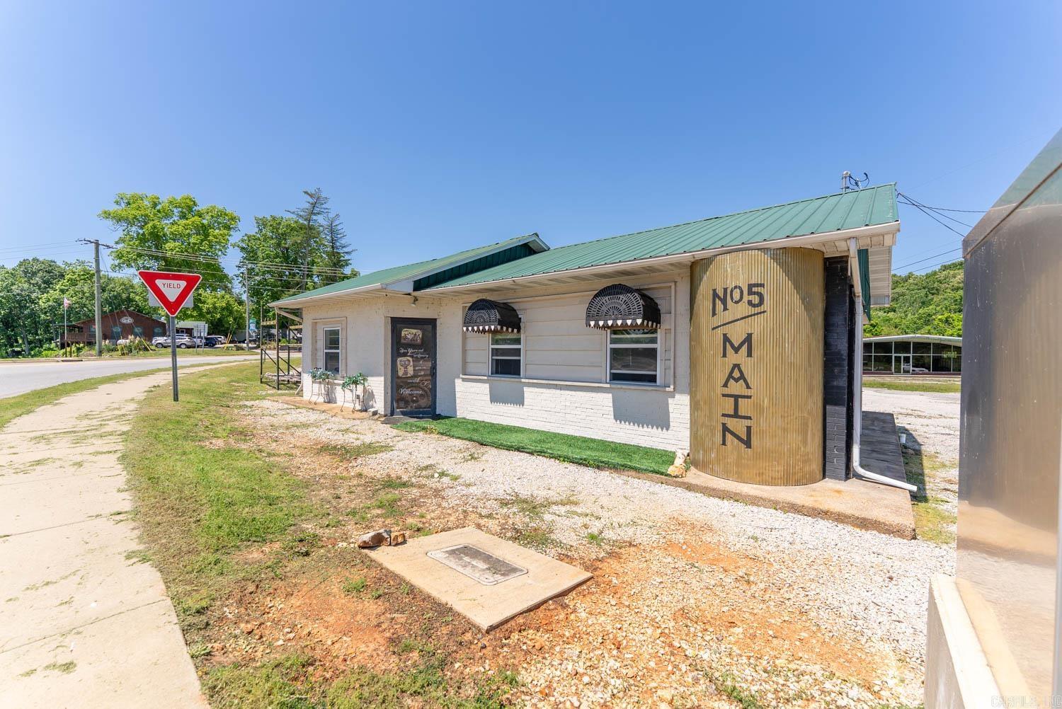 Commercial / Industrial for sale – 15  Main   Mammoth Spring, AR