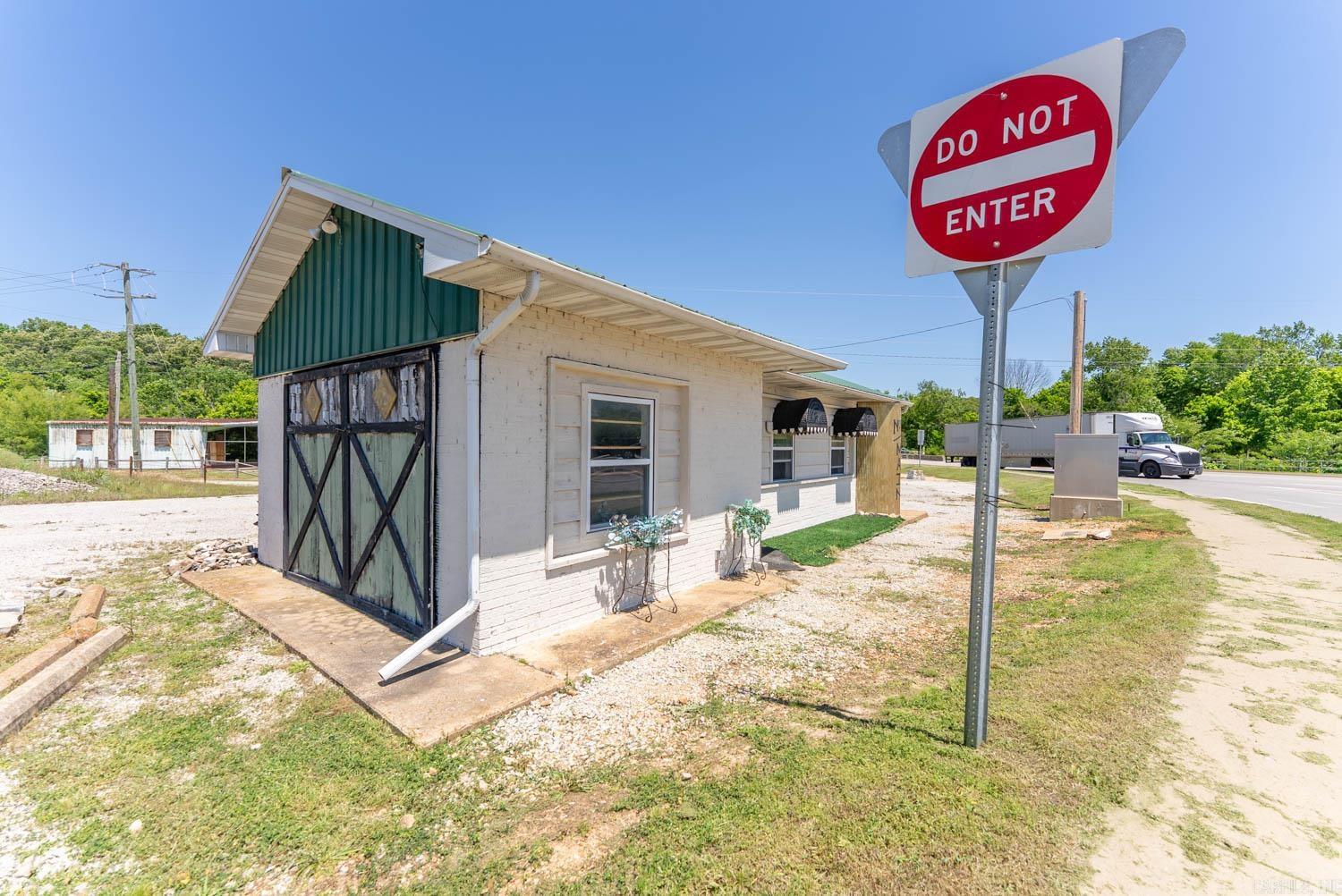 Photo 22 - Commercial / Industrial for sale – 15  Main   Mammoth Spring, AR