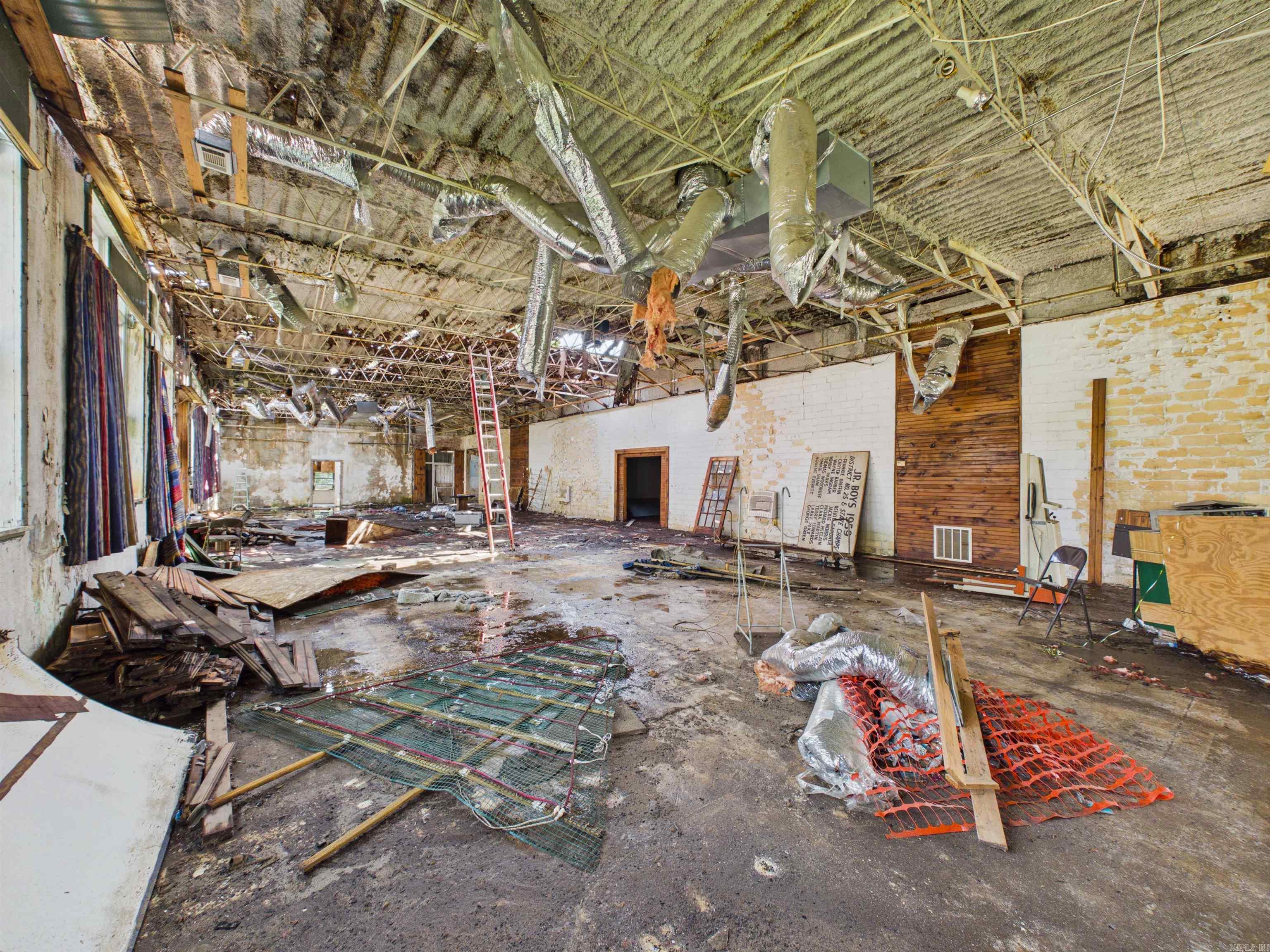 Photo 20 - Commercial / Industrial for sale – 450  College   Newark, AR