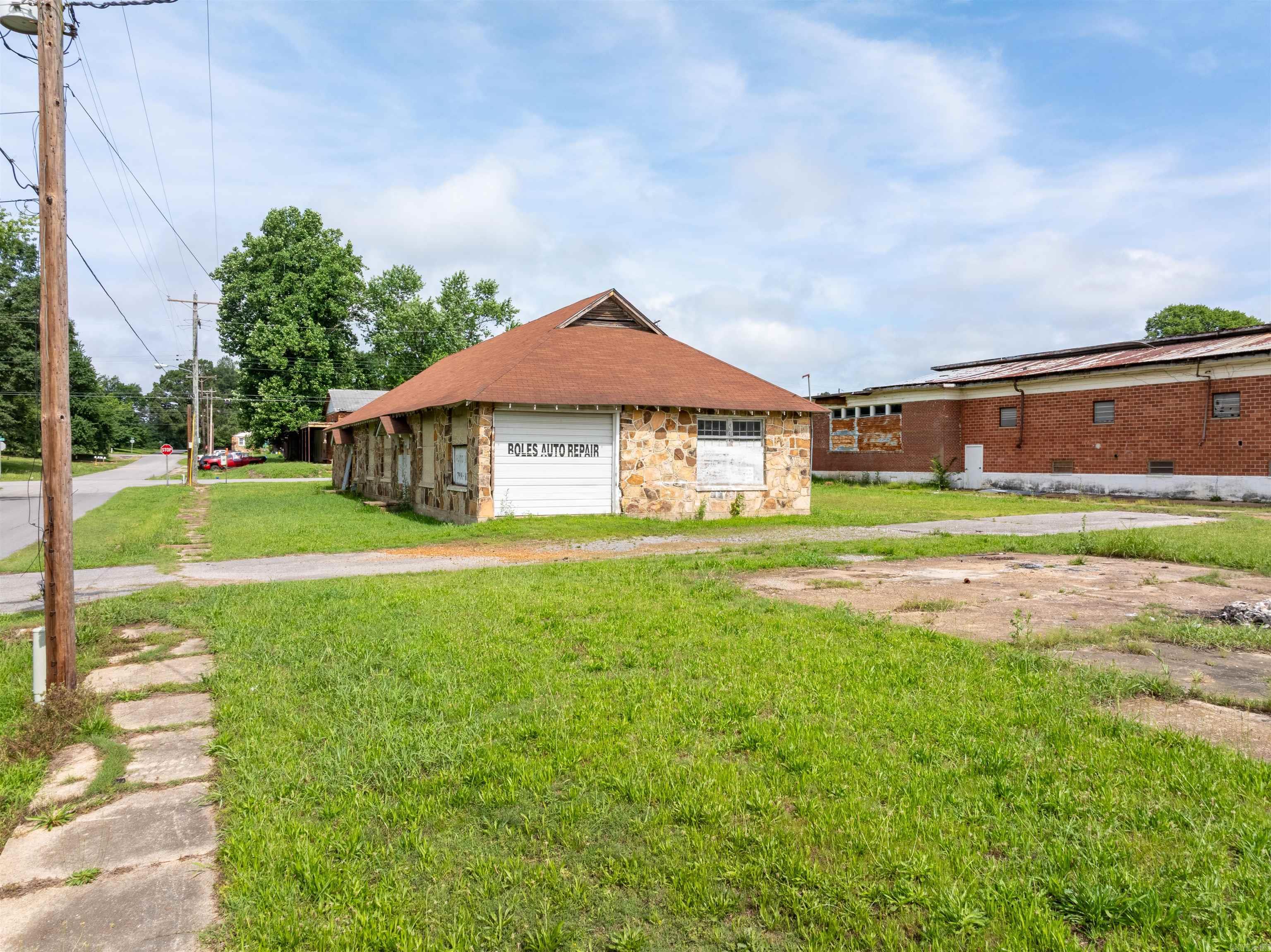 Photo 5 - Commercial / Industrial for sale – 450  College   Newark, AR