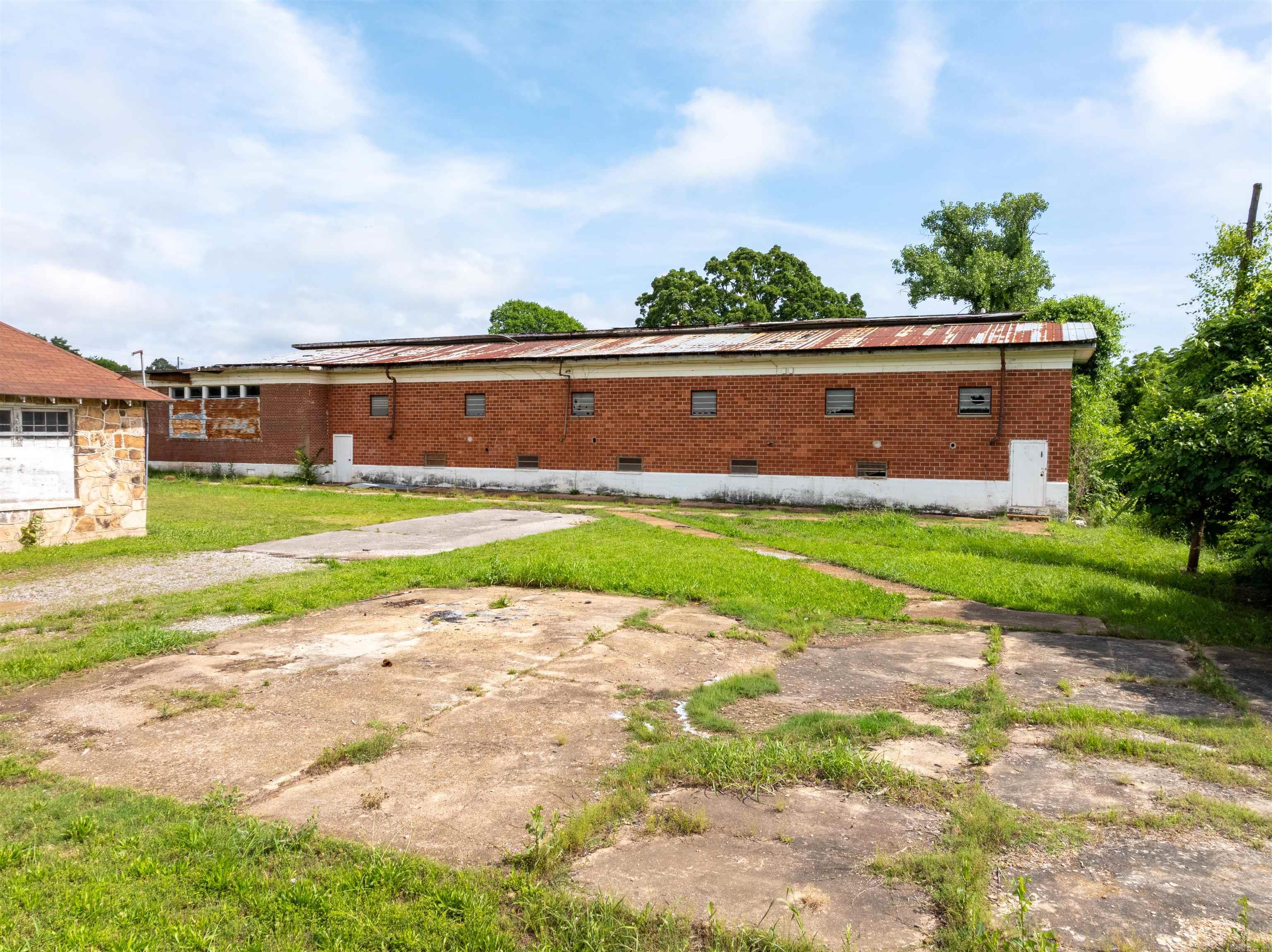 Photo 6 - Commercial / Industrial for sale – 450  College   Newark, AR