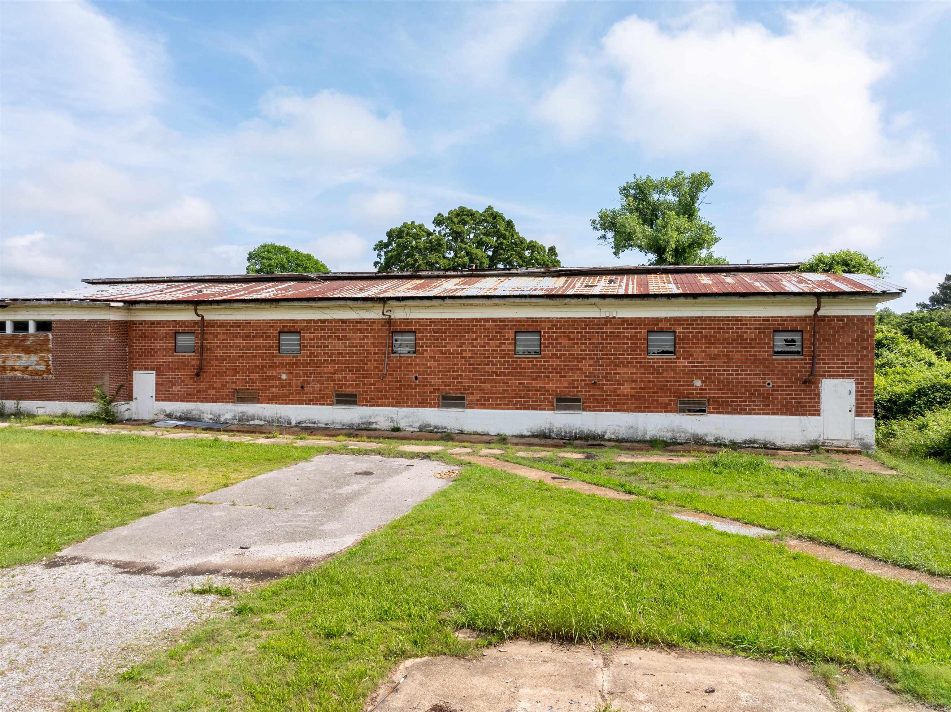 Photo 9 - Commercial / Industrial for sale – 450  College   Newark, AR
