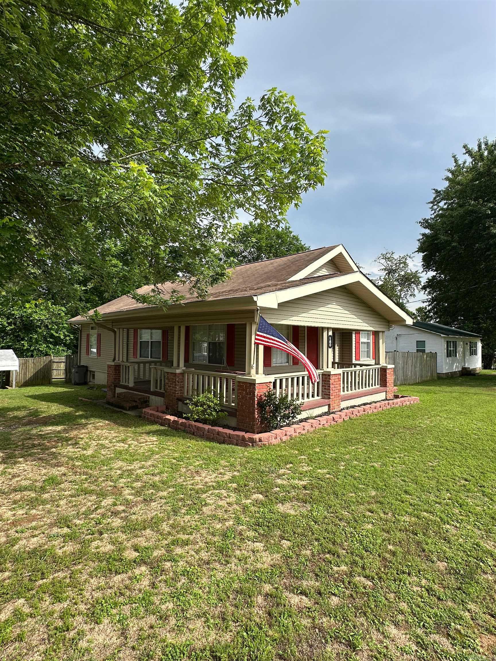 Photo 2 - Residential for sale – 160 N Oak   Newark, AR